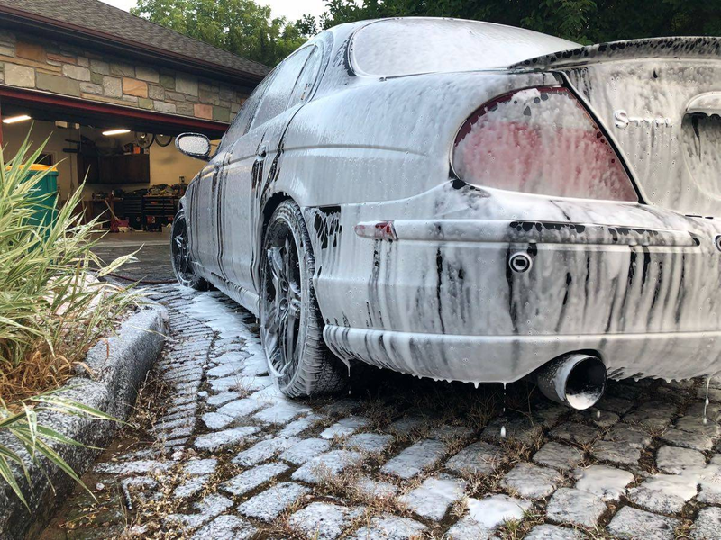 Illustration for article titled At $9,500, Could This 2003 Jaguar S-Type R Turn You Into a Cat Lover?